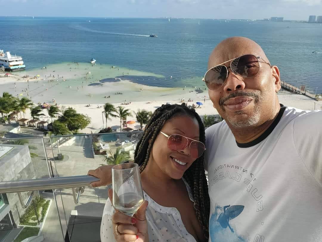 Couples in Cancun with Lawal Travel Services